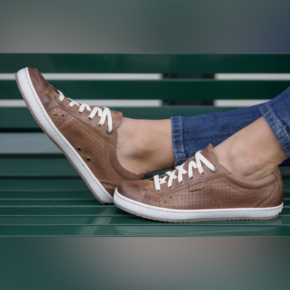 Taos Footwear Shoes - Taos Shoes Womens 8.5 EU39 Freedom Sneakers Brown Leather Casual Walking Studded